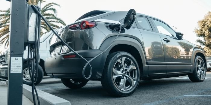 Elektrikli Araba Motoru Nasıl Çalışır