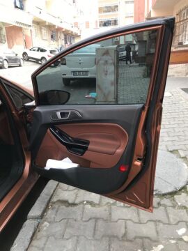 Ford Fiesta Kapı İçi Döşeme Reflektör Kapağı Sağ 2013-2018