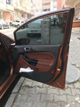 Ford Fiesta Kapı İçi Döşeme Reflektör Kapağı Sağ 2013-2018